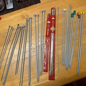 Vintage Knitting Buble with Charmin Case